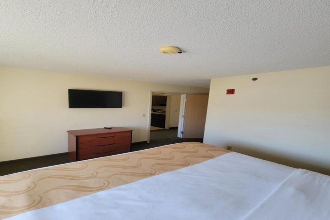 Quality Inn & Suites Prestonsburg next to Mountain Arts Center 12/42
