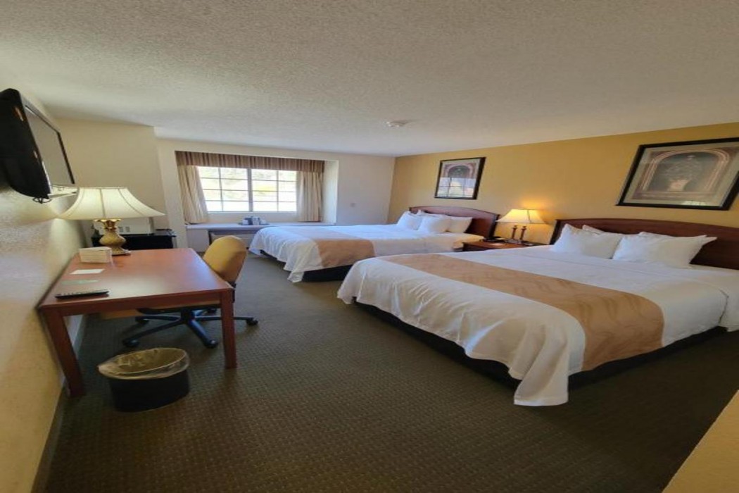 Quality Inn & Suites Prestonsburg next to Mountain Arts Center 15/42