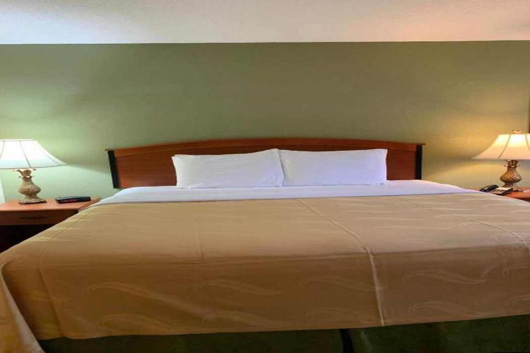 Quality Inn & Suites Prestonsburg next to Mountain Arts Center 11/42