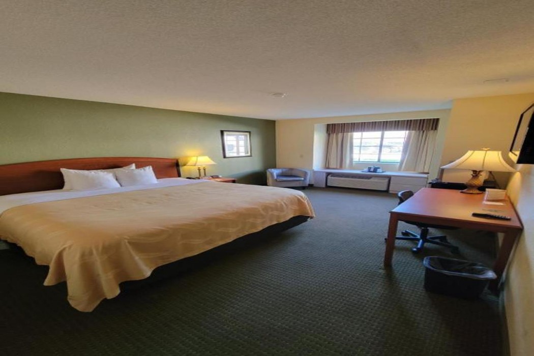 Quality Inn & Suites Prestonsburg next to Mountain Arts Center 9/42
