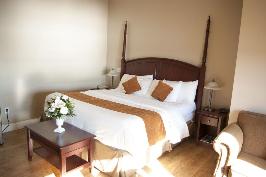 Lunenburg Arms Hotel 5/39