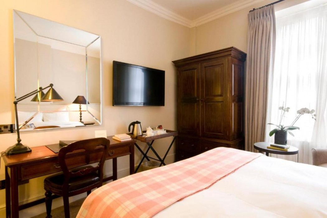 The Angel Hotel, Abergavenny 12/38