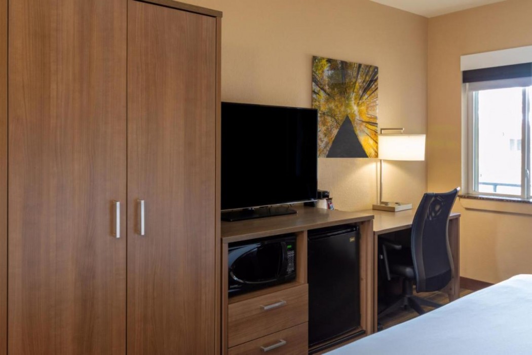Boulder University Inn 4/5