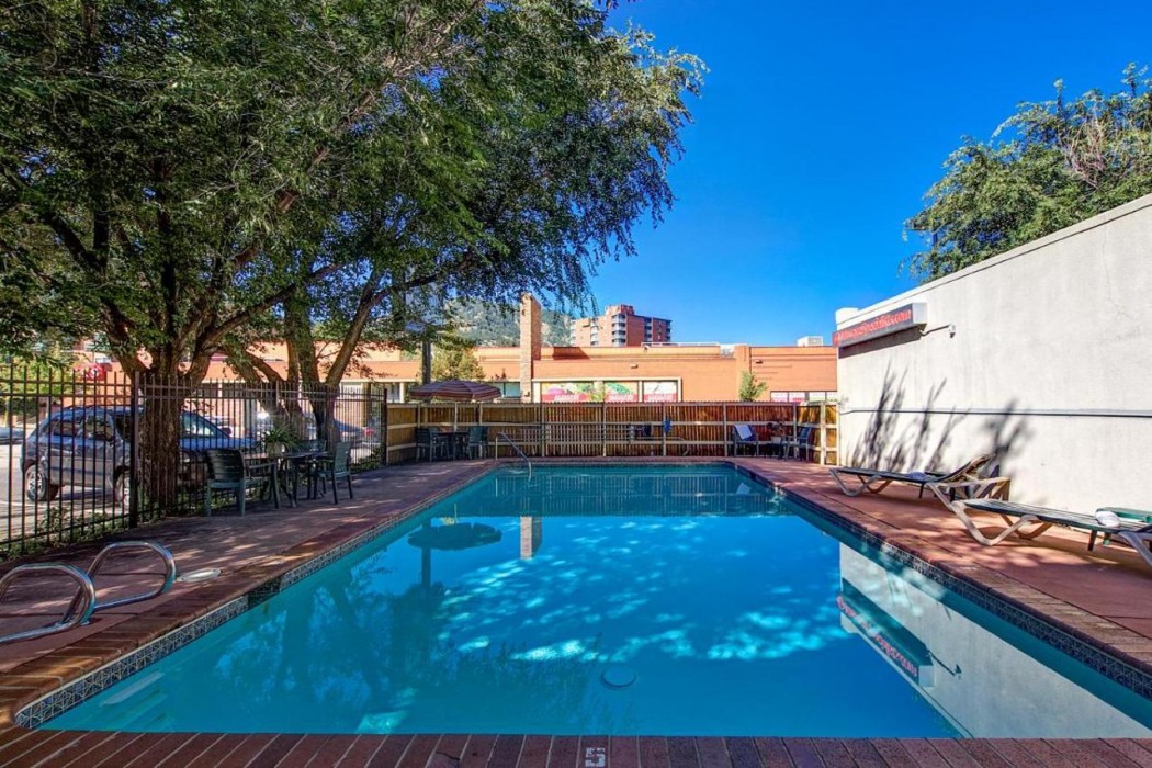 Boulder University Inn 2/5