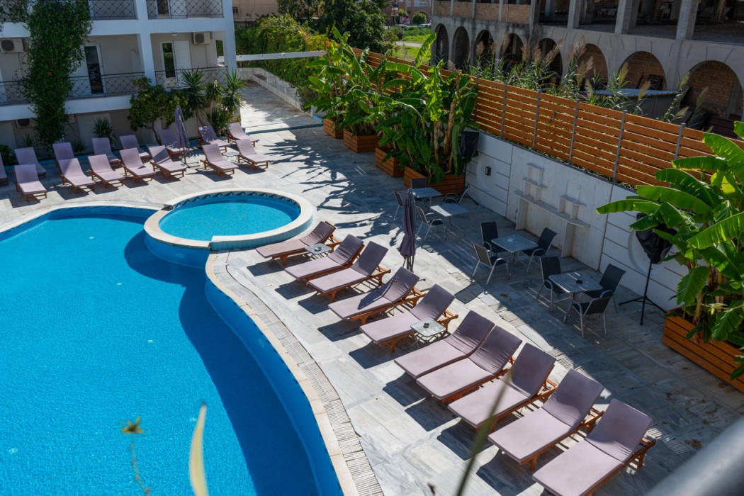 Mojo Hotel 38/60