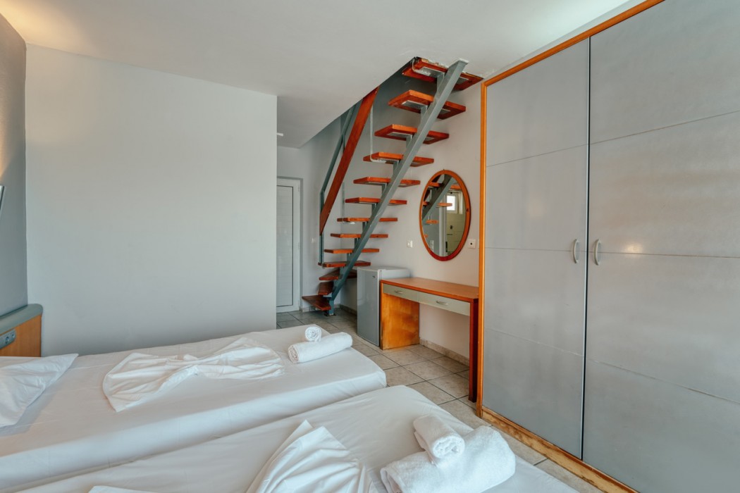 Mojo Hotel 12/60