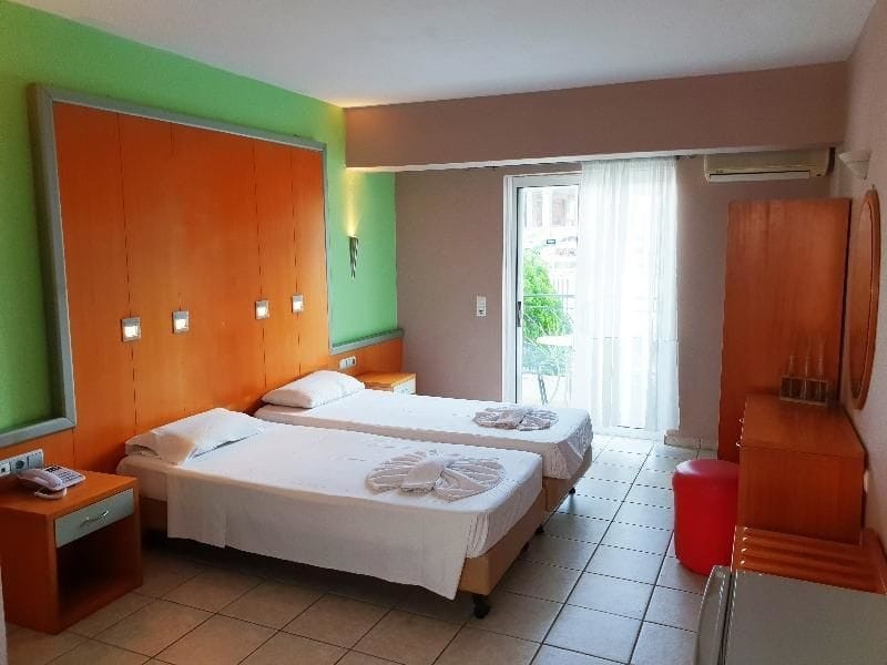 Mojo Hotel 34/60