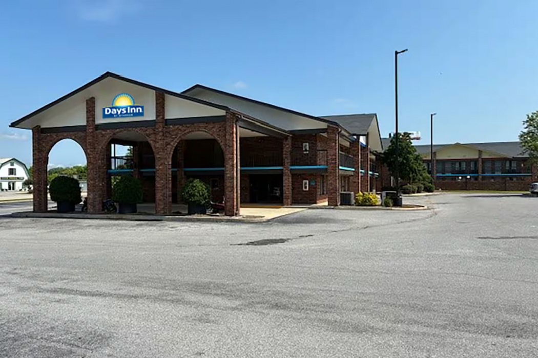 Days Inn by Wyndham Clanton, AL 1/40
