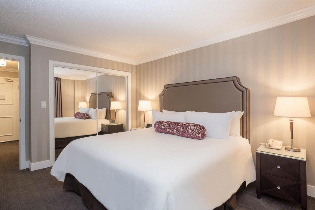 One Bedroom Sutton Suite, 1 King Bed, Sofa Bed