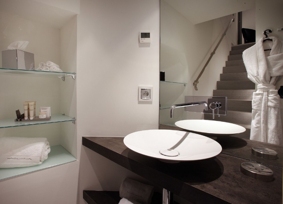 Petit Hotel Confidentiel 54/75