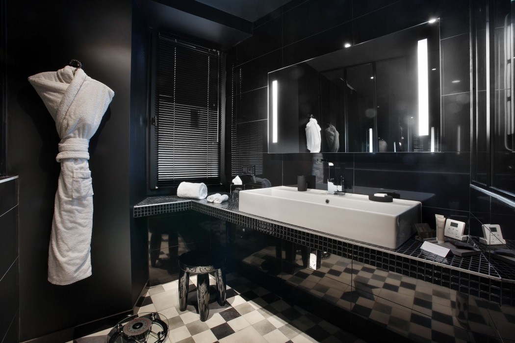 Petit Hotel Confidentiel 27/75