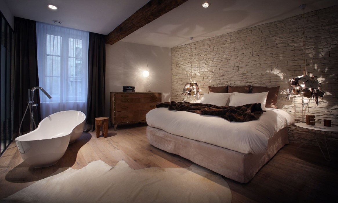 Petit Hotel Confidentiel 29/75