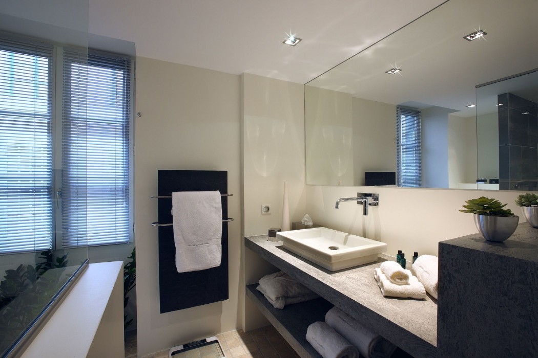 Petit Hotel Confidentiel 43/75