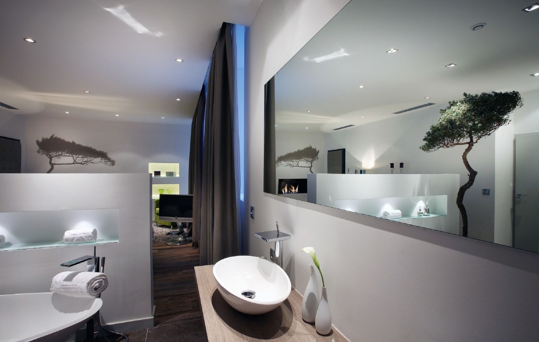 Petit Hotel Confidentiel 36/75