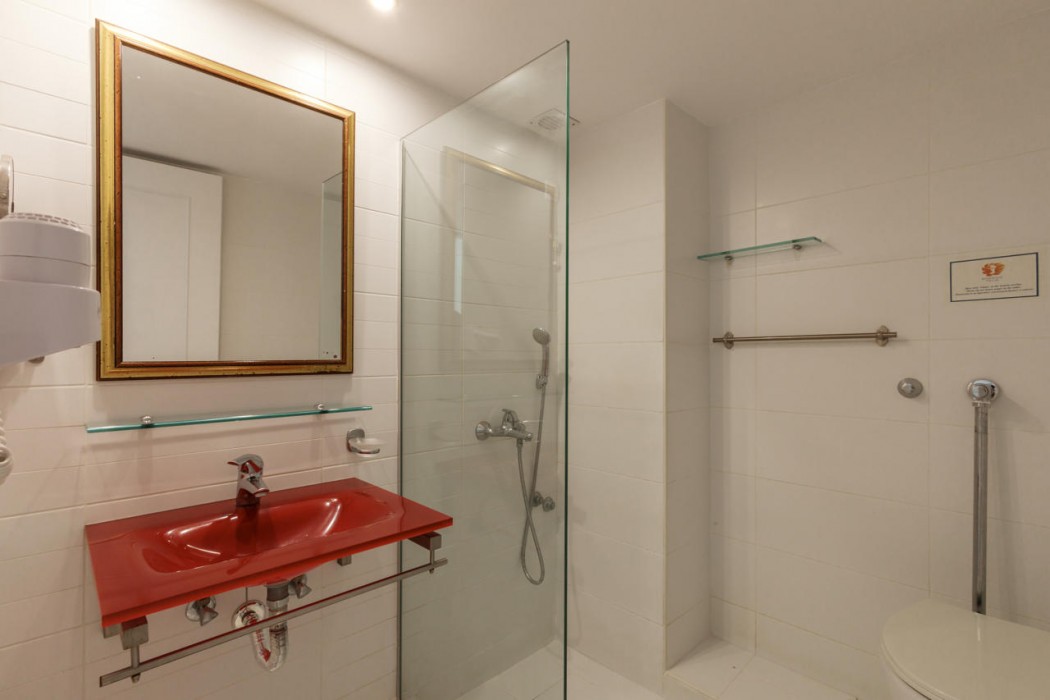 Nami Hotel & Suites 72/156