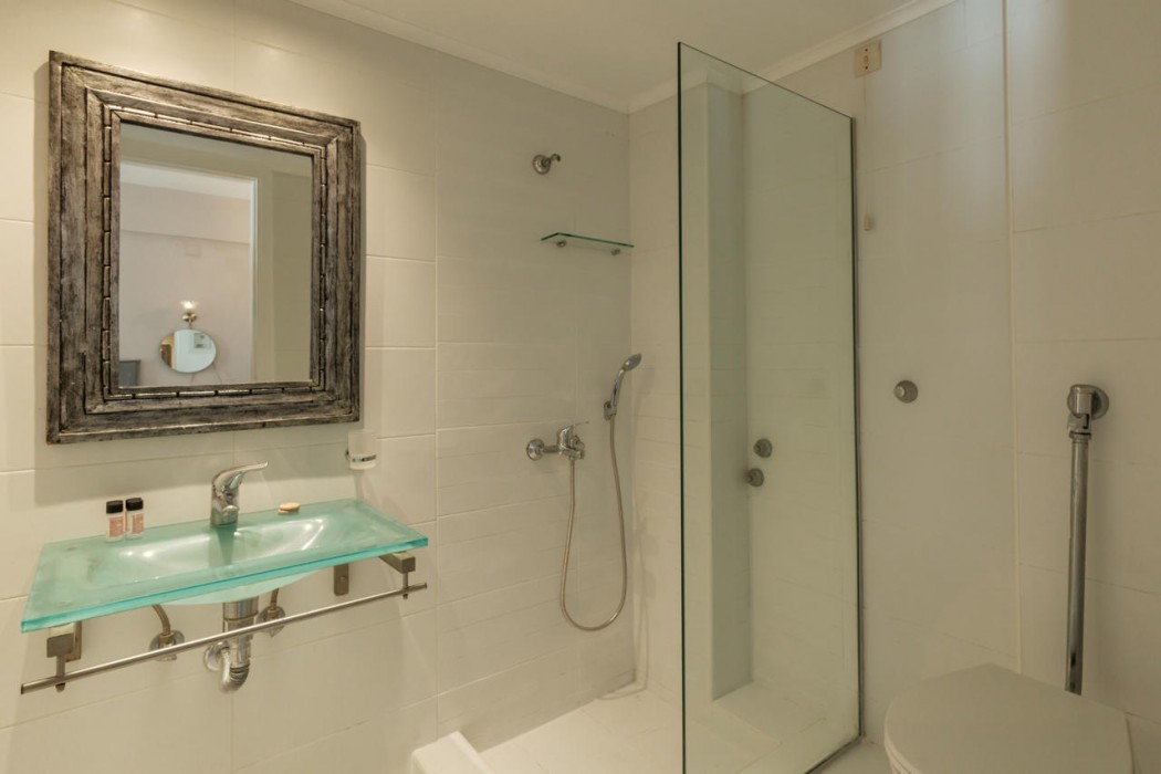 Nami Hotel & Suites 98/156