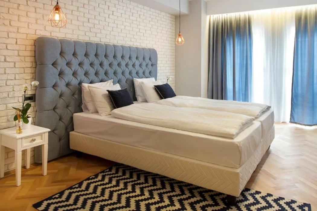Venis Boutique Residence 10/25