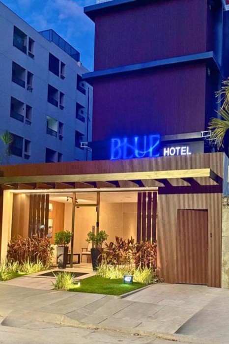 Blue Hotel 1/42