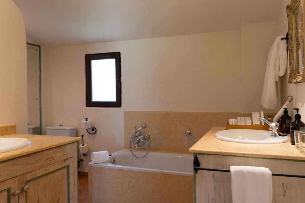 Rotana La Reserva 14/81