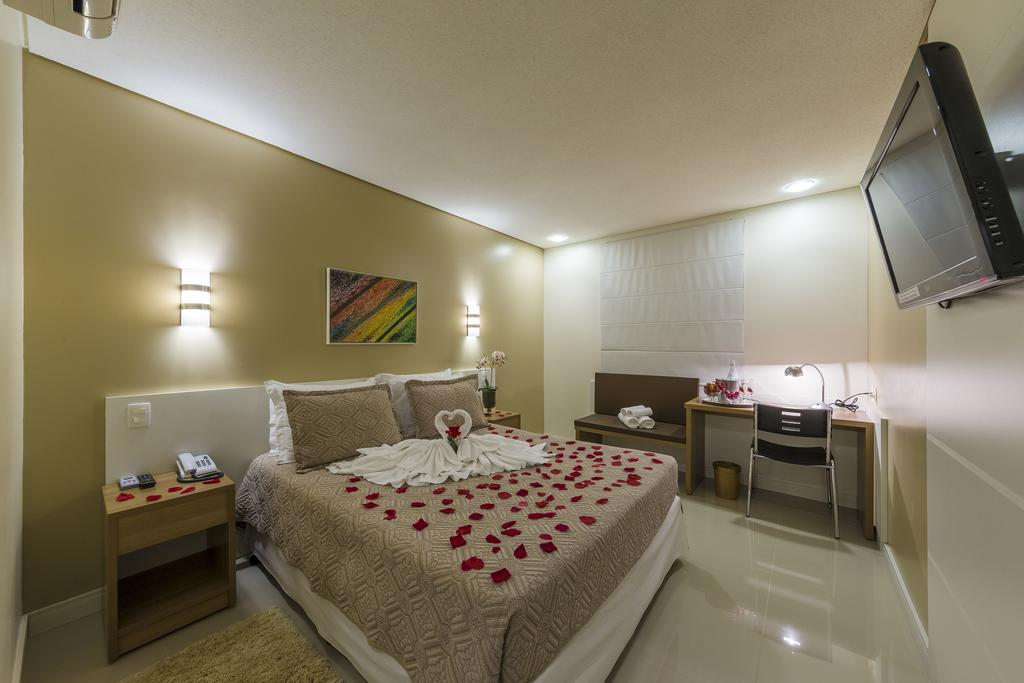 Thomasi Hotel 10/39
