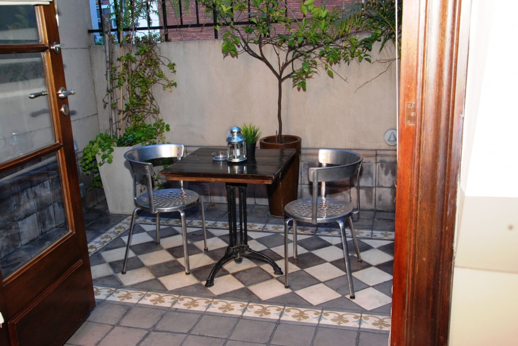 Miravida Soho and Wine Bar 25/87