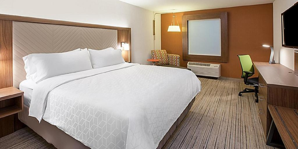 Holiday Inn Express And Suites Kingfisher 8/28