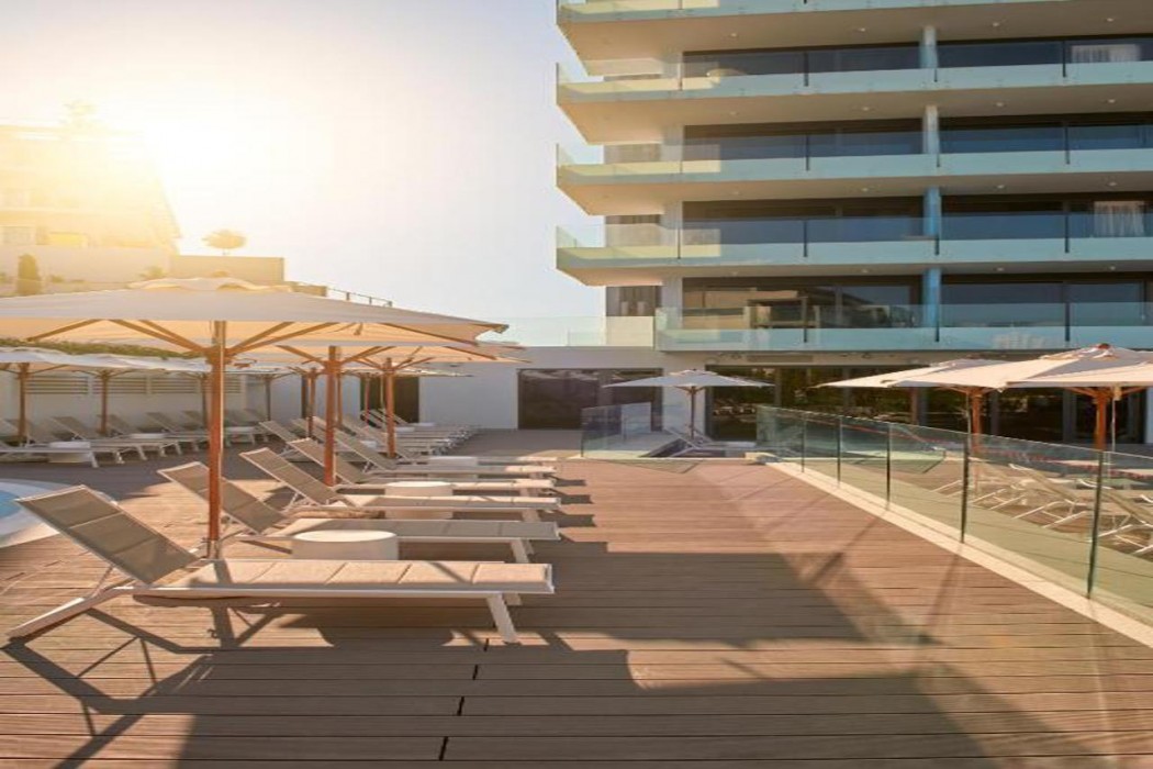 Amphora Hotel 27/80