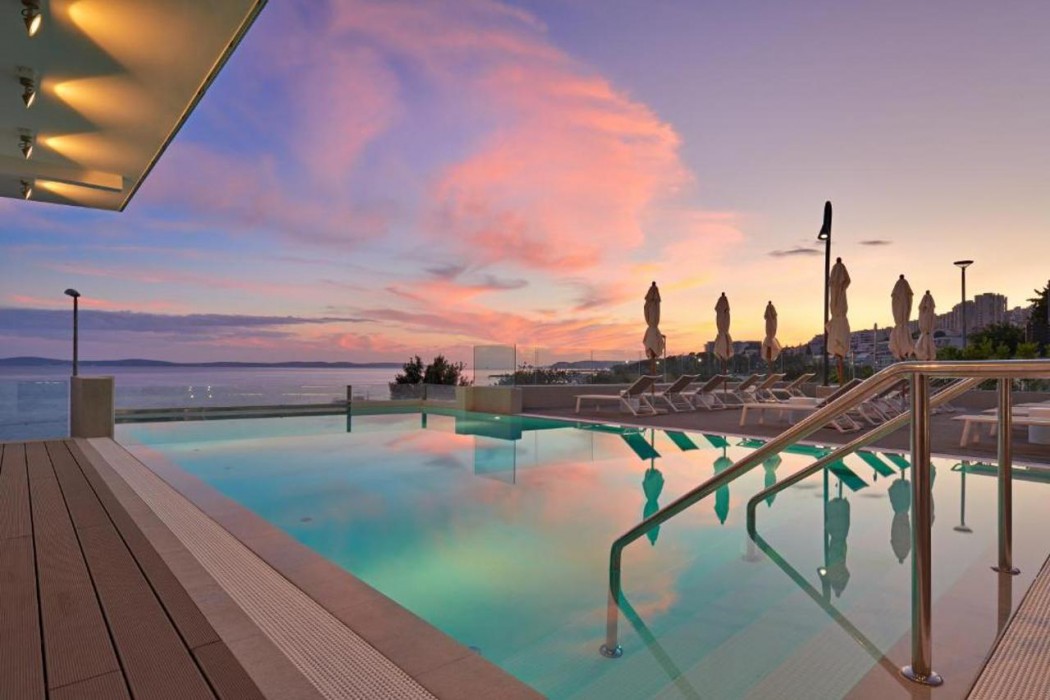 Amphora Hotel 42/80