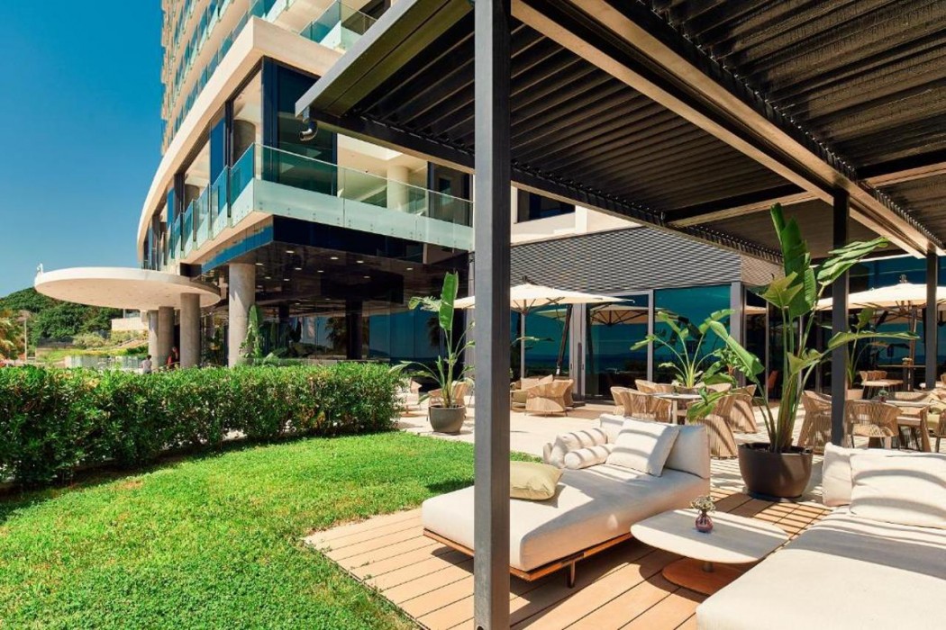 Amphora Hotel 26/80