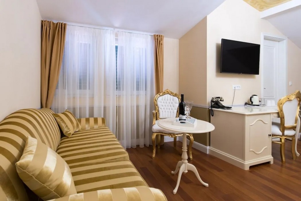 Central Square Heritage Hotel 28/80