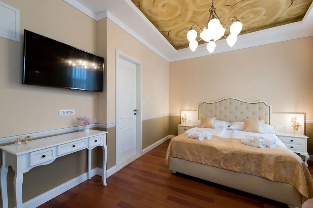 Central Square Heritage Hotel 30/80