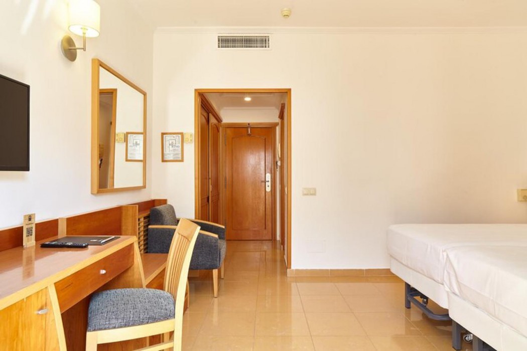 Invisa Hotel La Cala 25/99