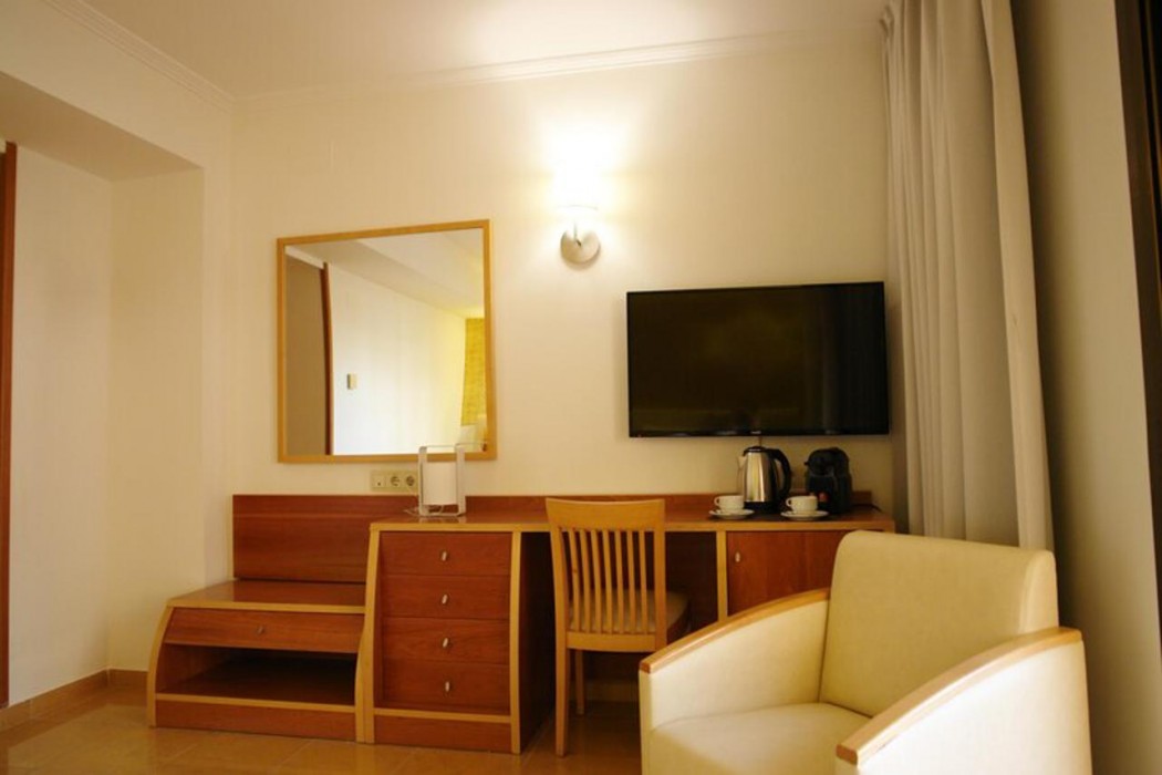 Invisa Hotel La Cala 20/99