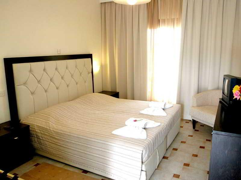 Tresor Hotel (ex Hanioti Palace) 10/52