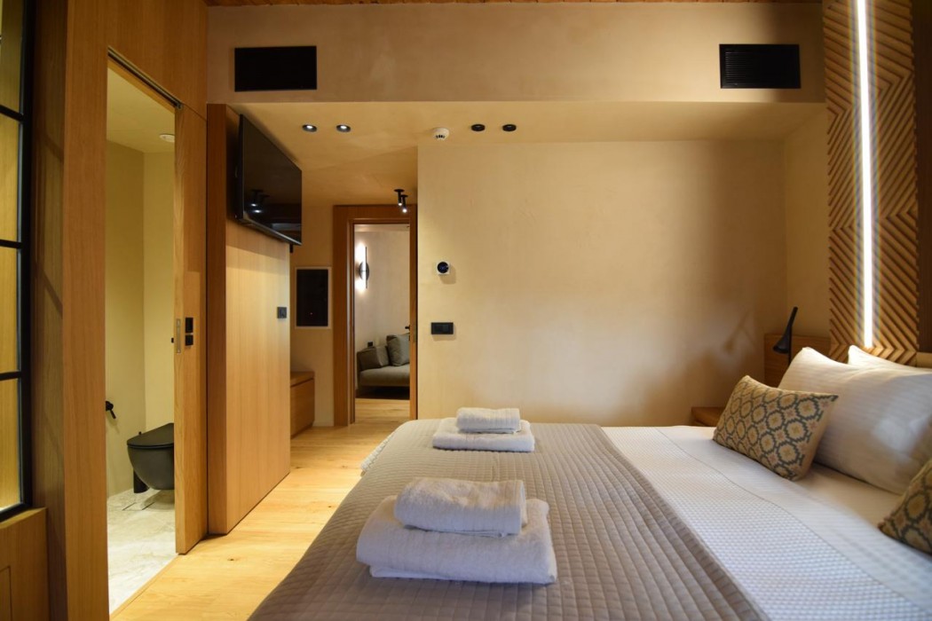 Consolato Boutique Suites 12/94