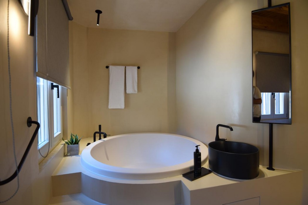Consolato Boutique Suites 11/94