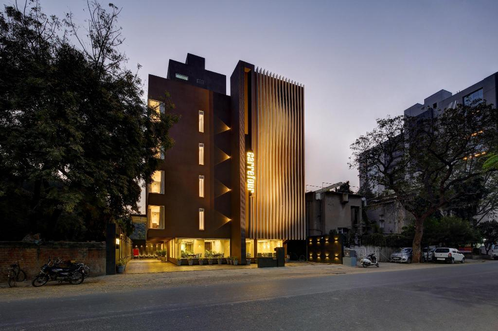 Hotel Carrefour 1/52