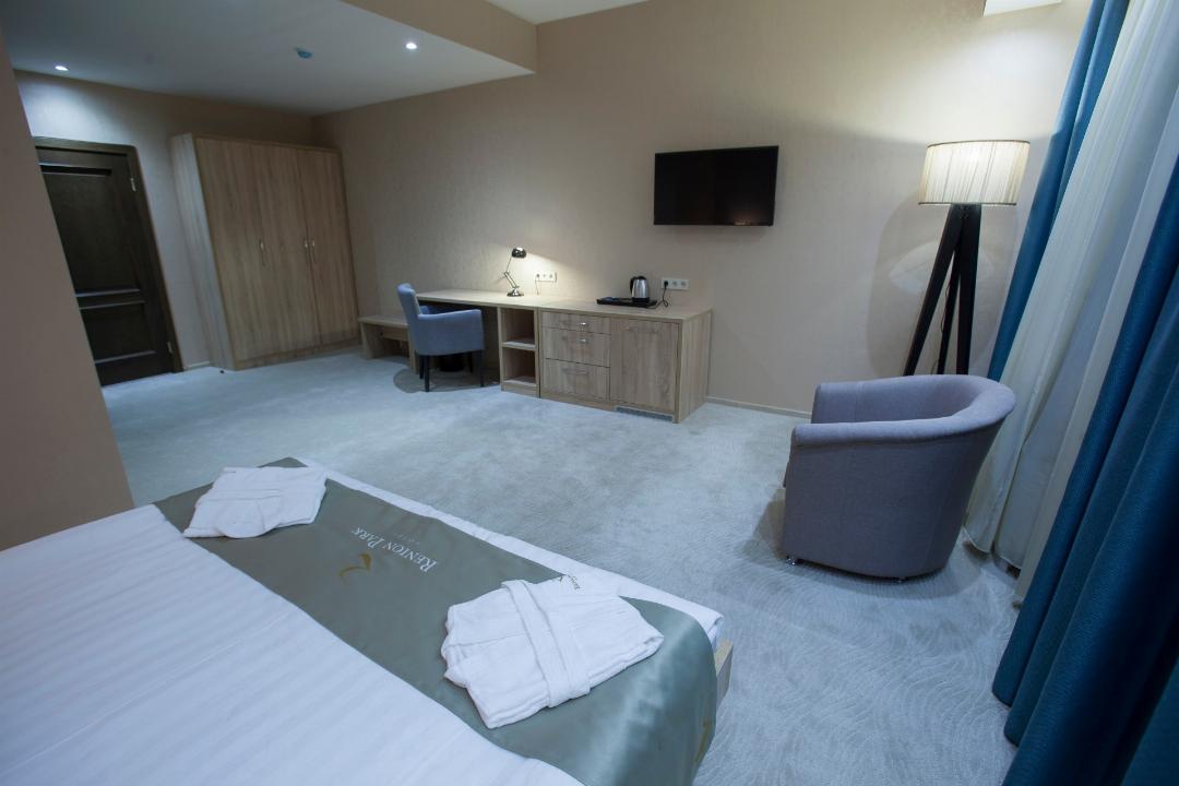 Junior Deluxe Double Room