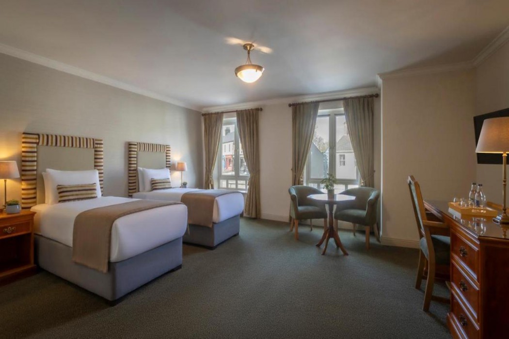 Bracken Court Hotel 7/60