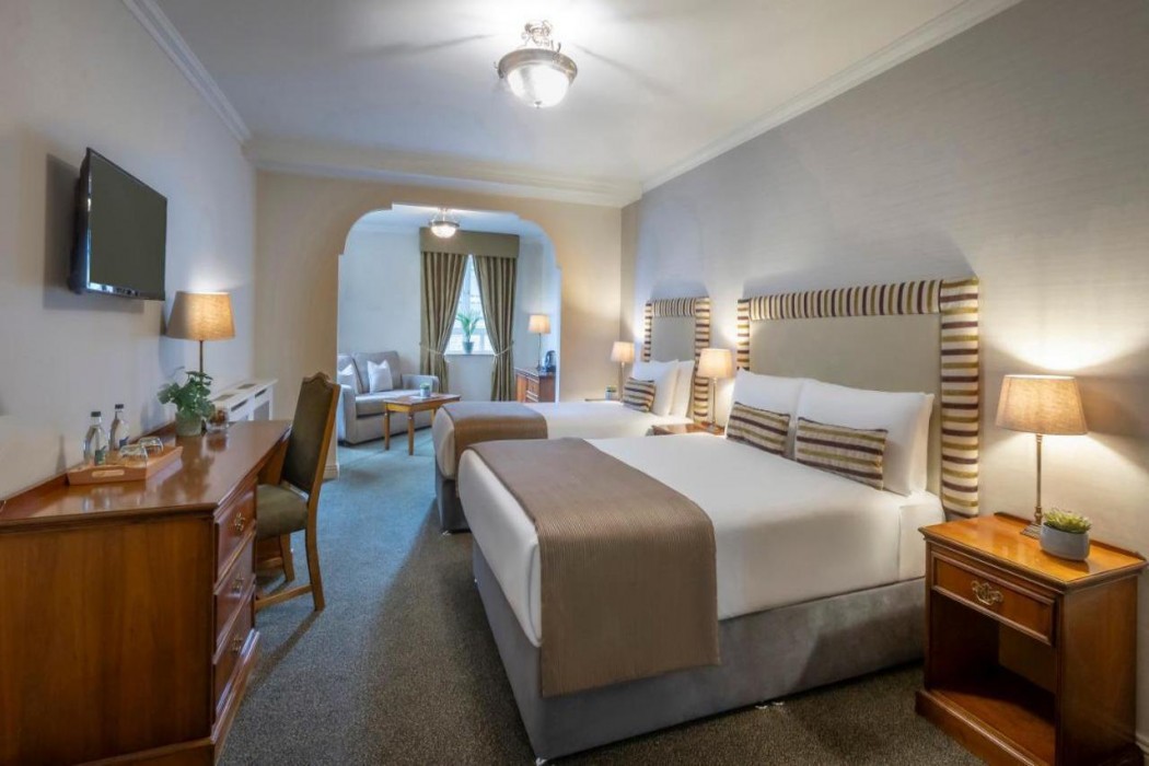 Bracken Court Hotel 6/60