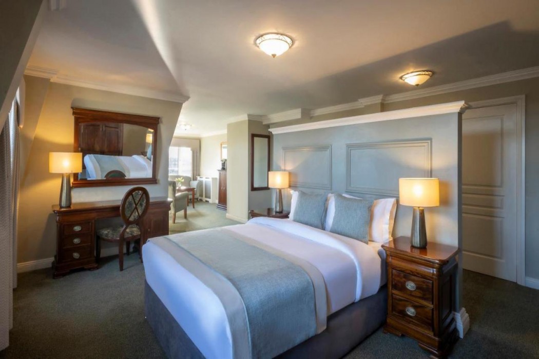 Bracken Court Hotel 10/60