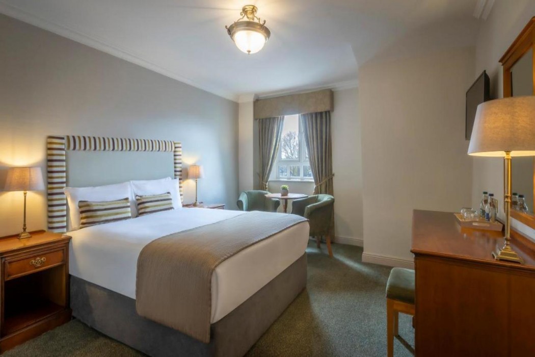 Bracken Court Hotel 8/60
