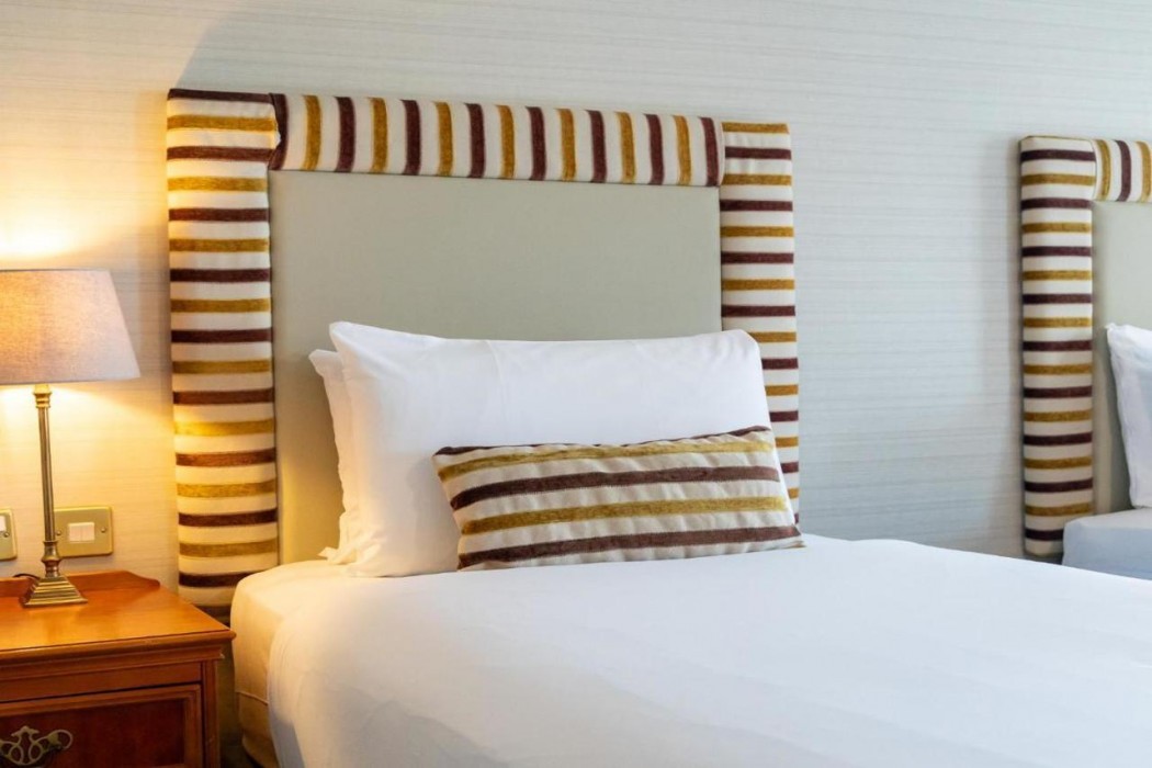 Bracken Court Hotel 9/60
