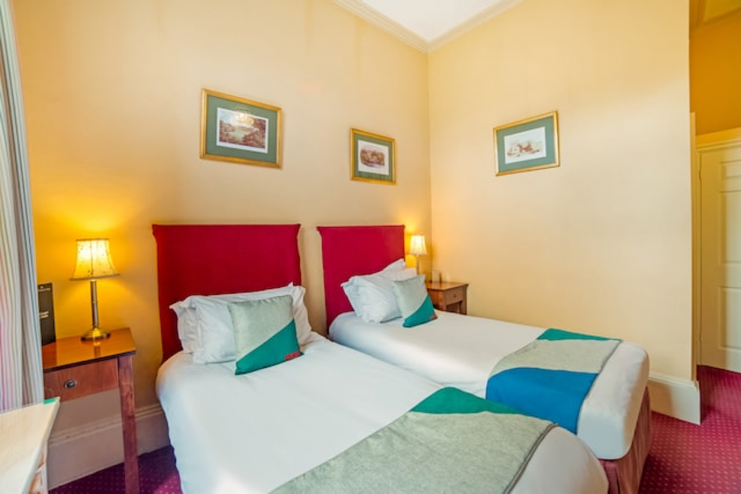 OYO Bailbrook Lodge, Bath 10/32