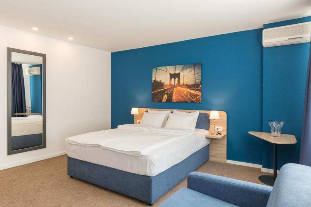 Premium Crown Suites 7/47