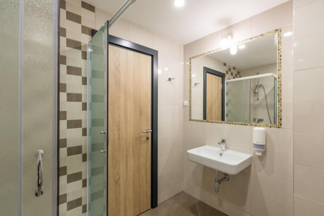 Premium Crown Suites 12/47