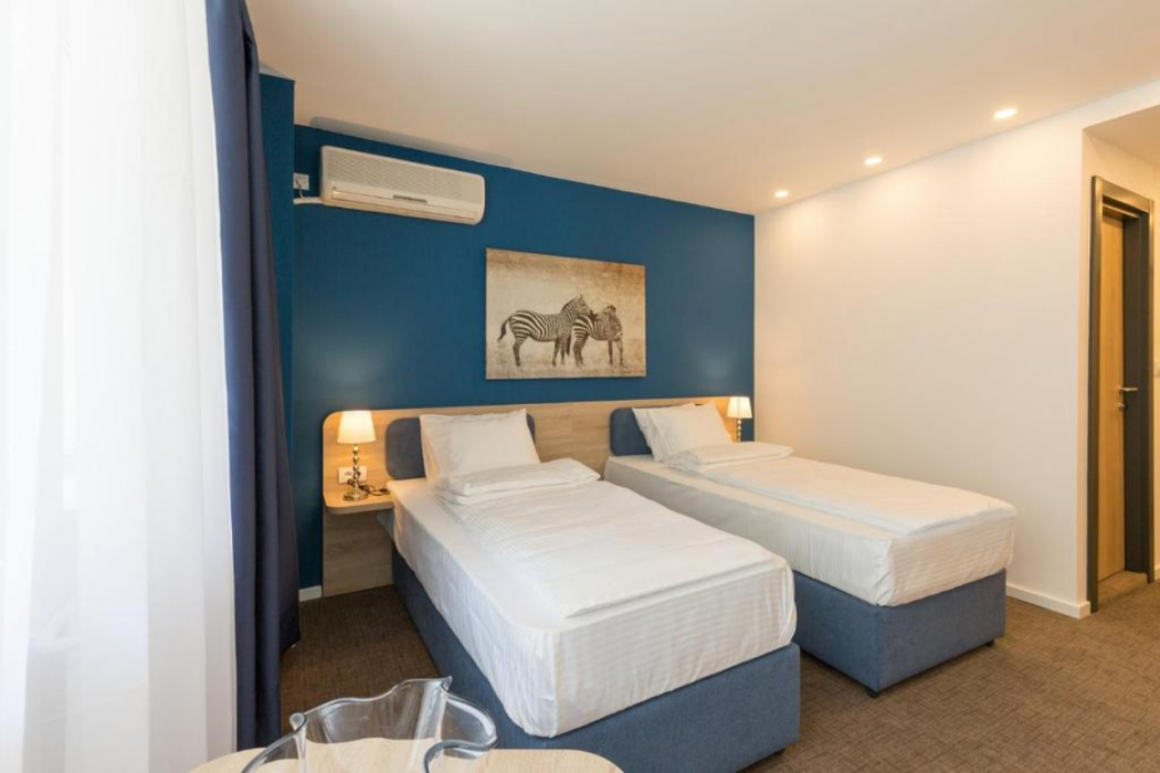 Premium Crown Suites 13/47
