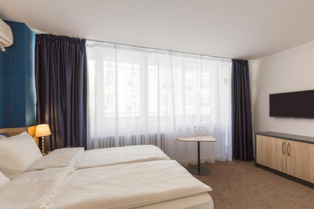 Premium Crown Suites 8/47