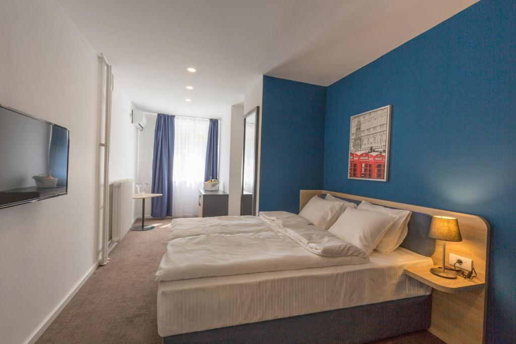 Premium Crown Suites 10/47