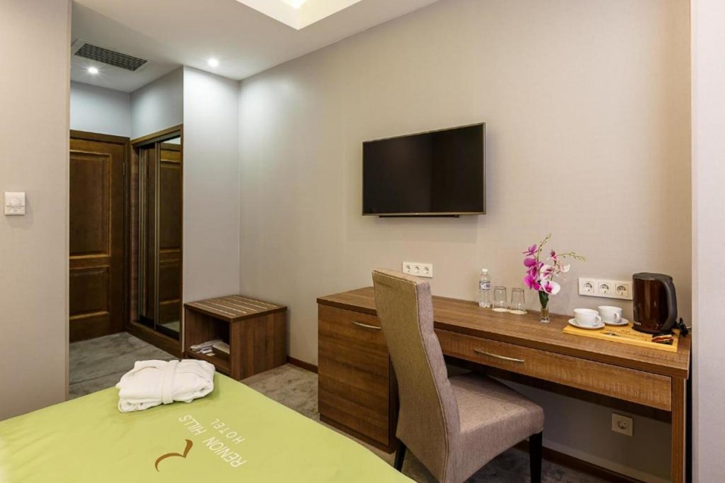 Renion Hills Hotel 10/58